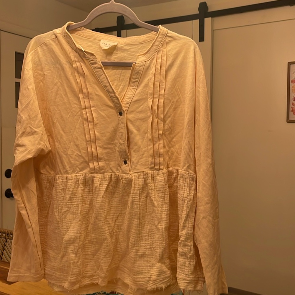 Blue halo boutique cream blouse